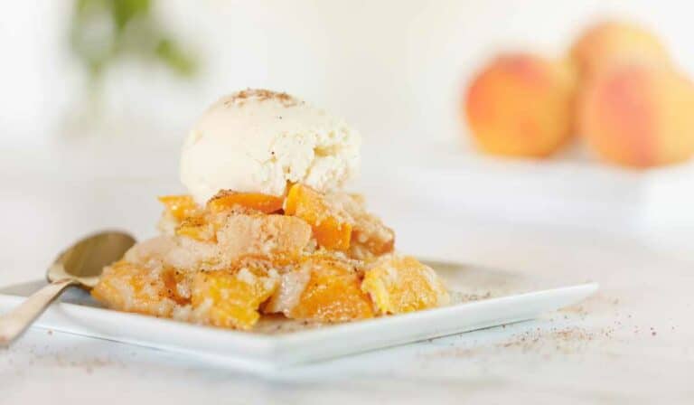 Super Easy Peach Cobbler